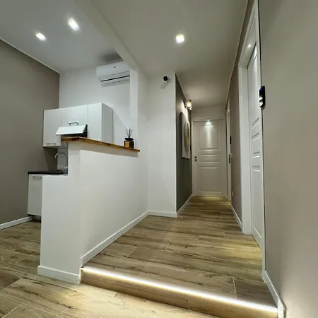 Essenza House *