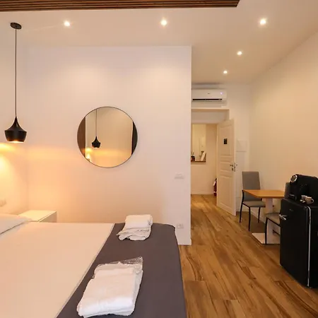 Гостевой дом Essenza House *