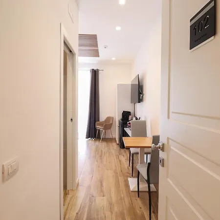 Essenza House Гостевой дом Рим